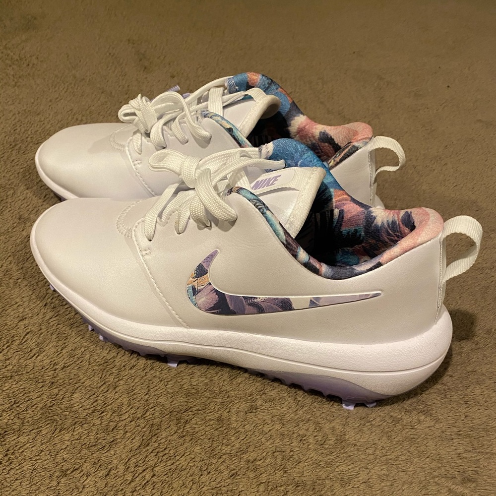 Nike women’s golf cleats